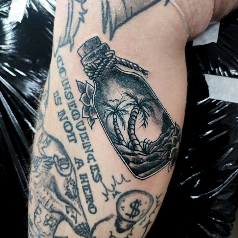 Butelka tatuaż palma, photo - Tatuażysta Barb Tattoo