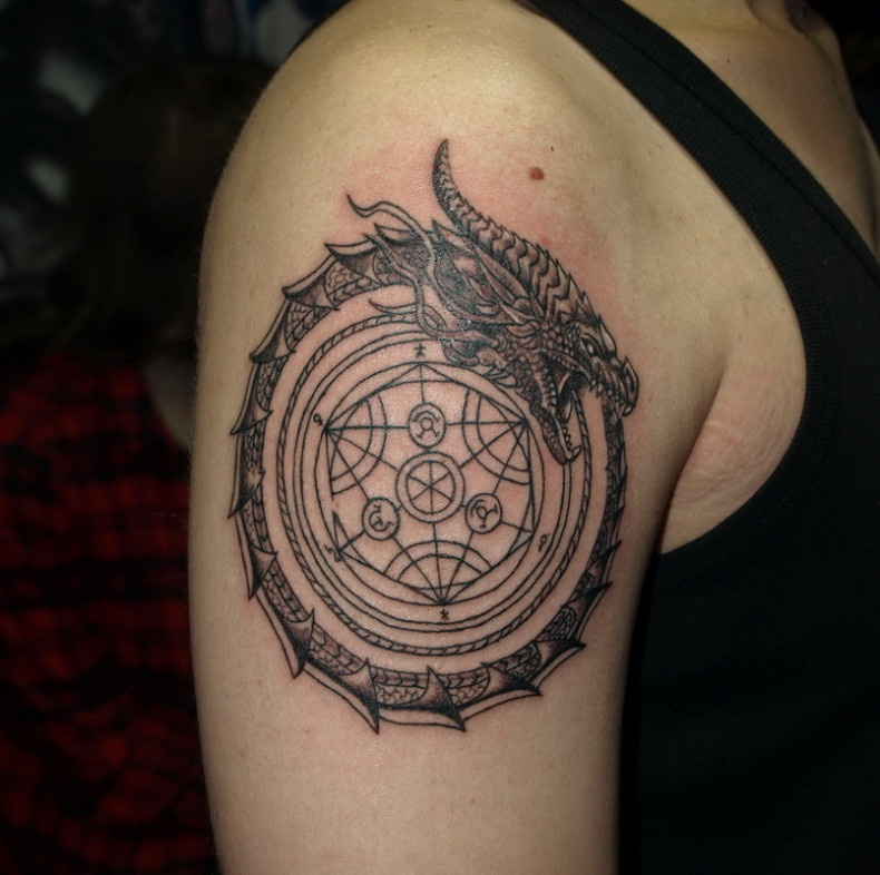 Ouroboros, photo - Tattoo-Meister Barb Tattoo