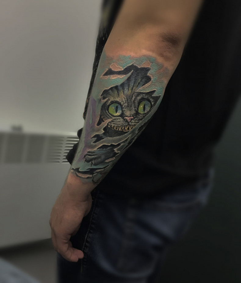 Tatuaż kota z Alicji w Krainie Czarów. Jest w nas cud! M, photo - Tatuażysta Barb Tattoo