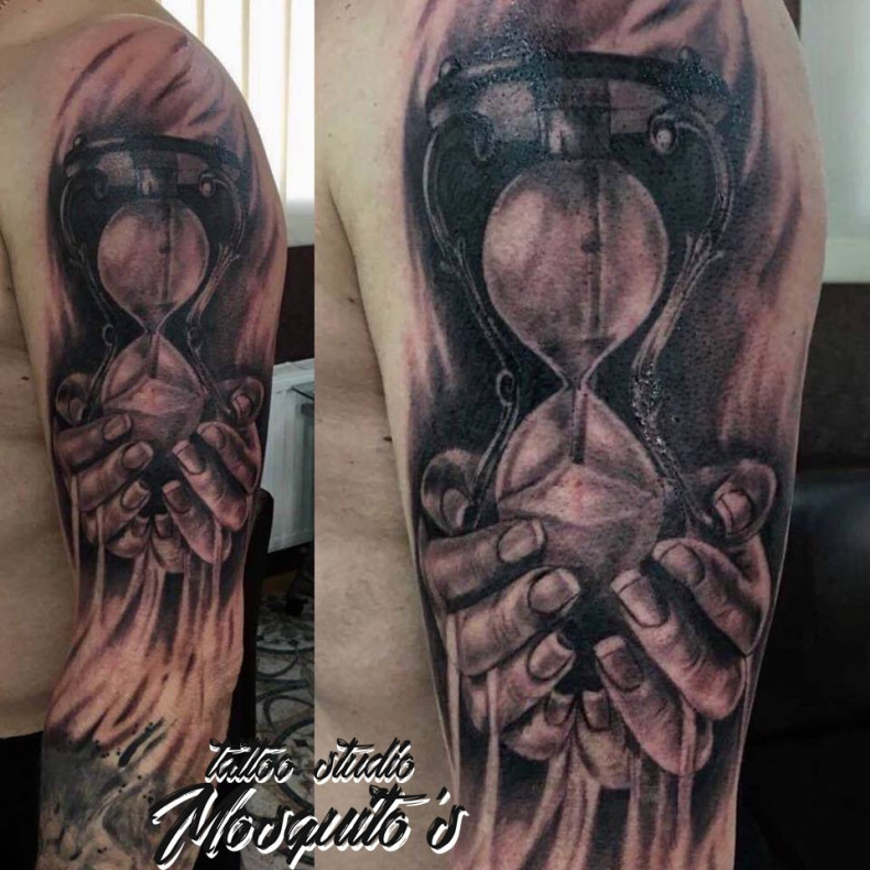 Hourglass, photo - Tattoo Master Barb Tattoo