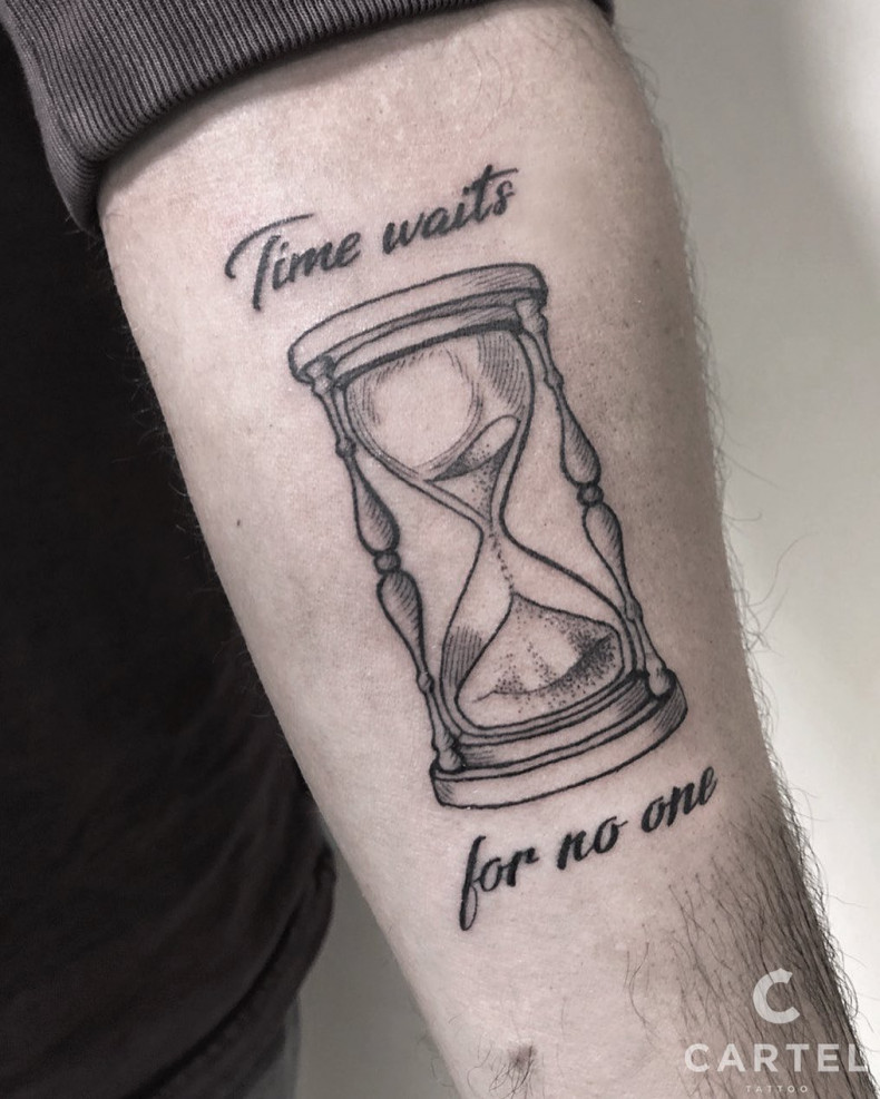 Hourglass, photo - Tattoo Master Barb Tattoo