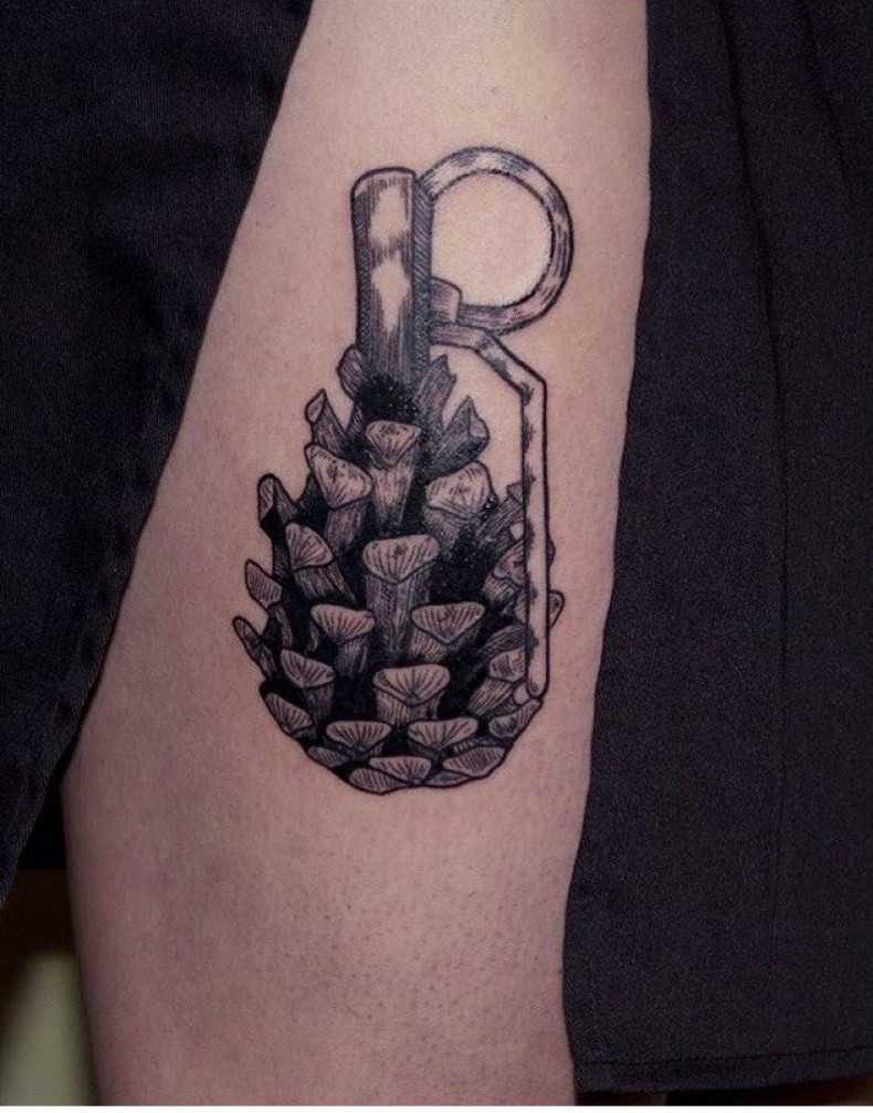 Grenade, photo - Tattoo Master Barb Tattoo