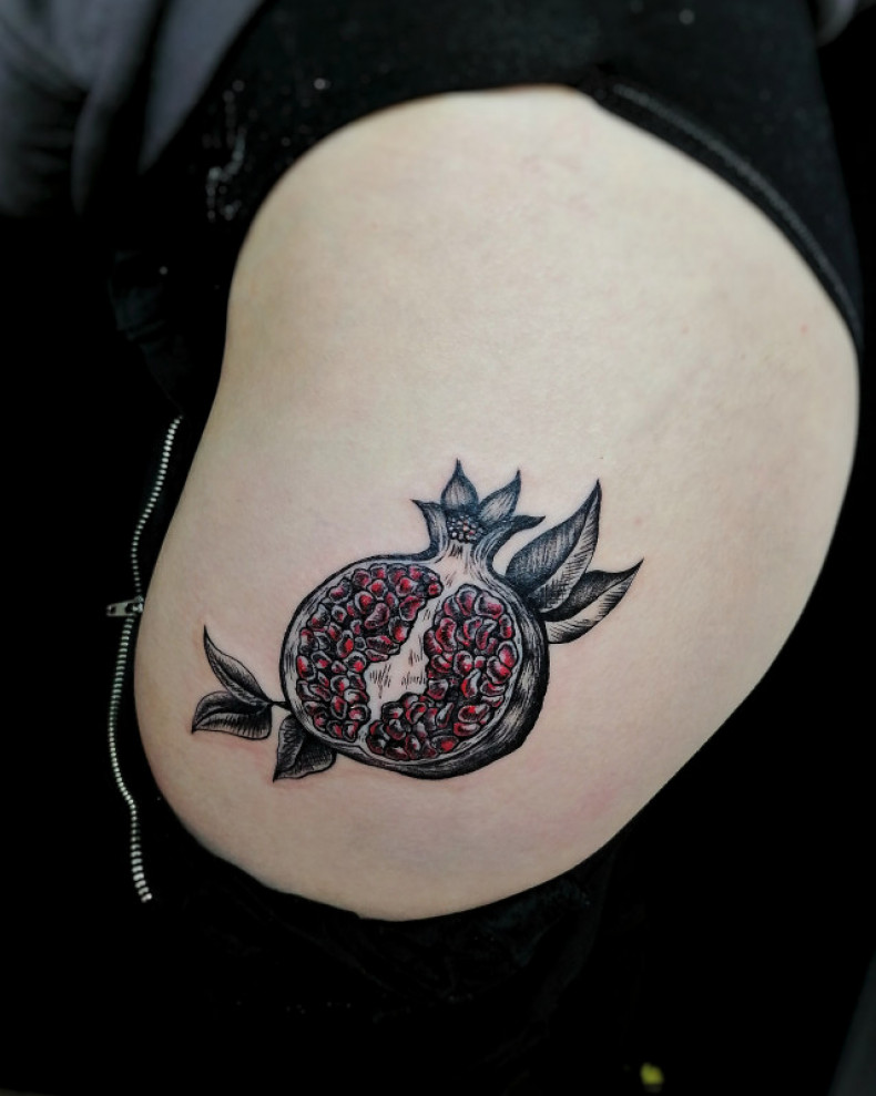 Granat, photo - Tatuażysta Barb Tattoo