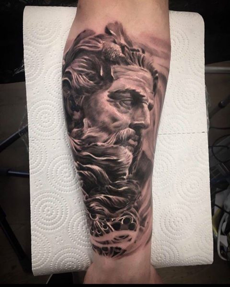 Zeus, photo - Tattoo-Meister Barb Tattoo