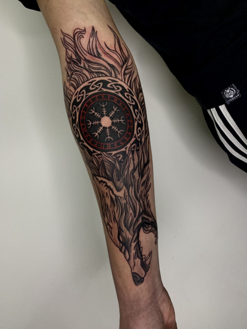 Agiszjalm fenrir, photo - Tatuażysta Barb Tattoo