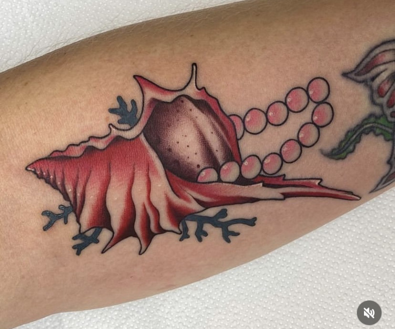 Pearl shell, photo - Tattoo Master Barb Tattoo