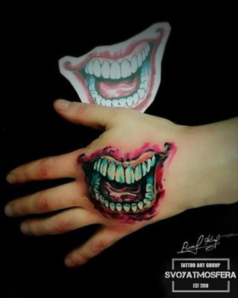 Smile, photo - Tattoo Master Barb Tattoo