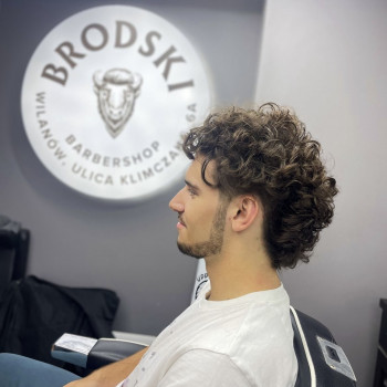 Strzyżenie kręconych włosów u mężczyzn - BRODSKI | Wilanow