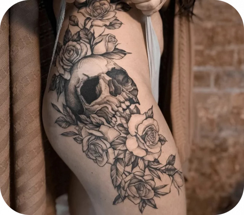 Frauen Oberschenkel Rosen, photo - Tattoo-Studio Maybe Tattoo