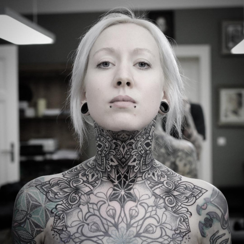 Frauen groß Brust, photo - Tattoo-Studio Berlin Ink