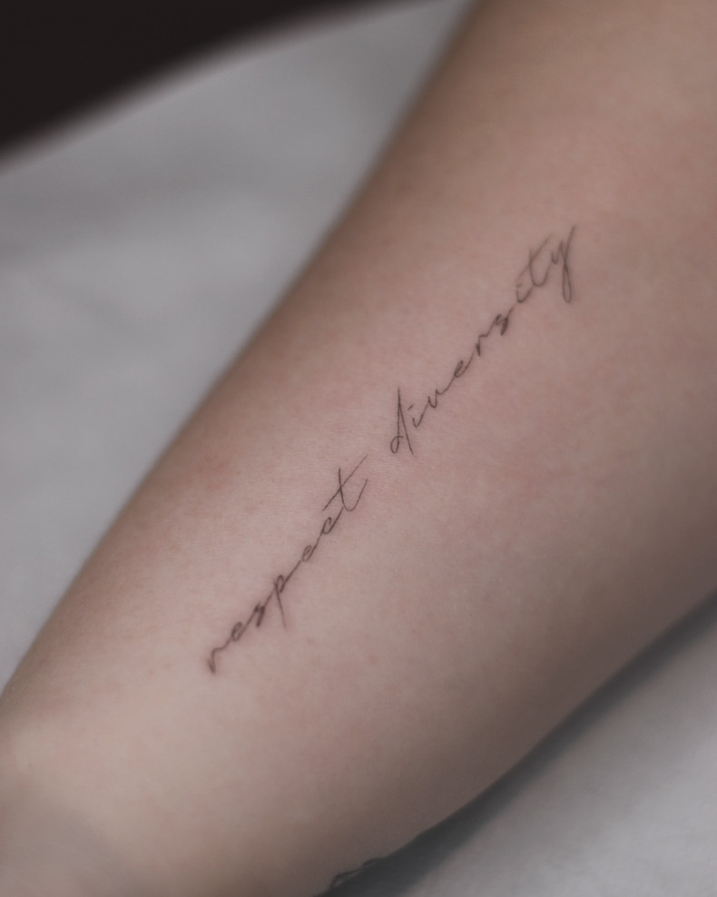 Arm minimalist schriftzug, photo - Tattoo-Studio Usee