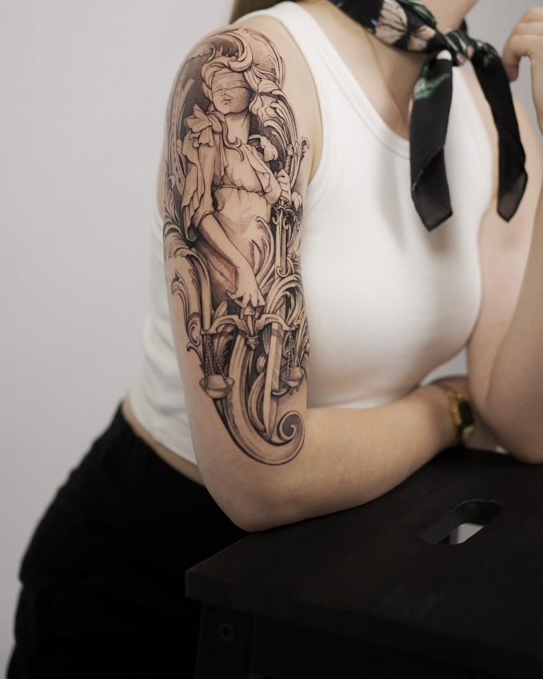 Frauen mädchen Schulter, photo - Tattoo-Studio Brennnessel Tattoo