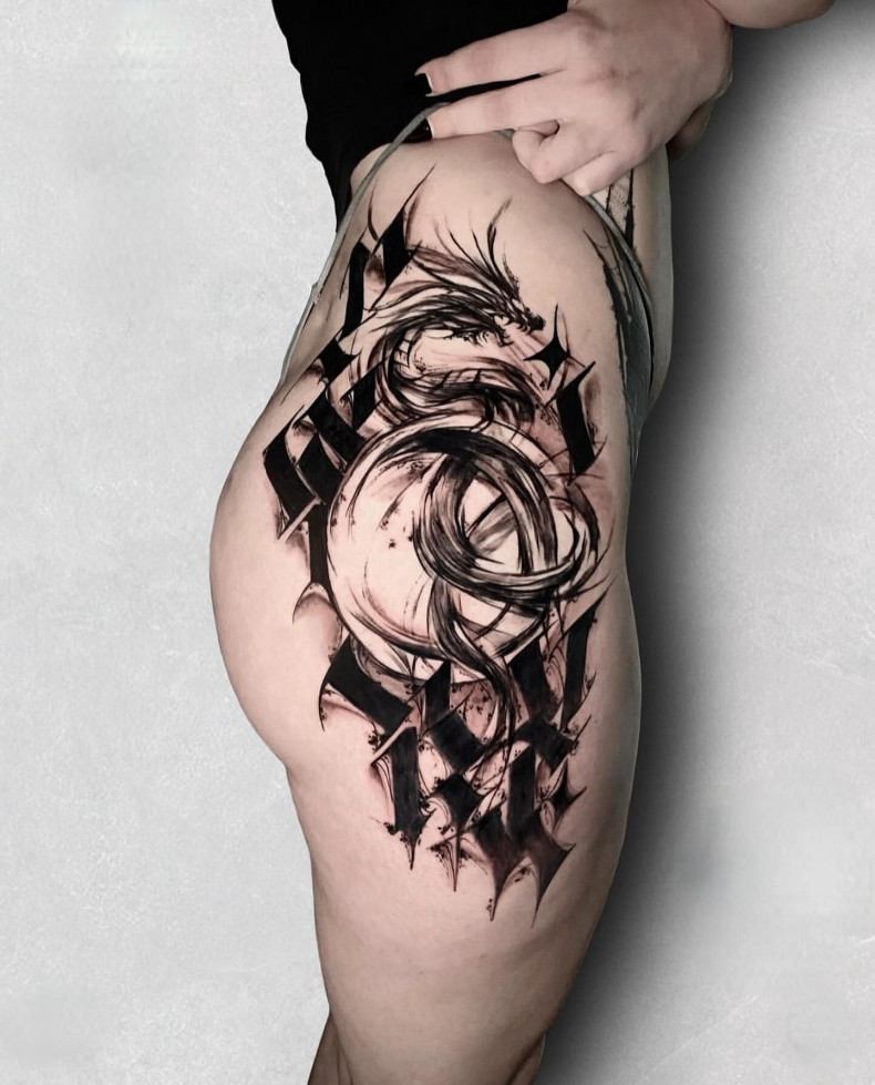 Frauen Drache Oberschenkel, photo - Tattoo-Studio Oekfactory