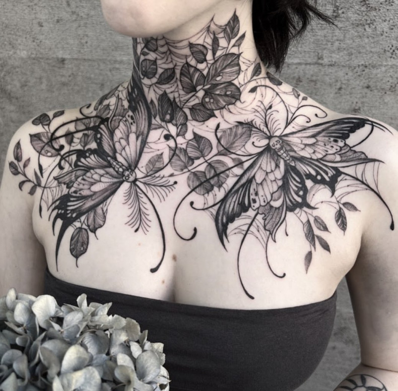 Frauen ast motten, photo - Tattoo-Studio Pechschwarz