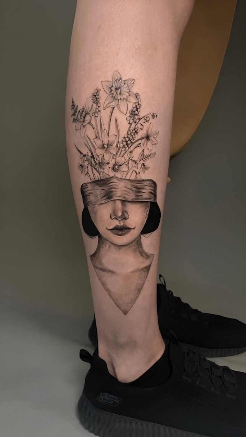 Mädchen Bein Blumen, photo - Tattoo-Studio Sect Tattoo