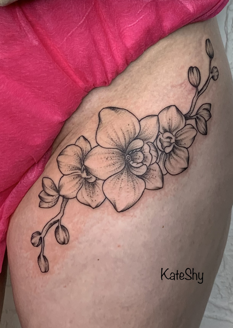 Women thigh orchid, photo - Permanent Makeup Master Kateryna Poimanova