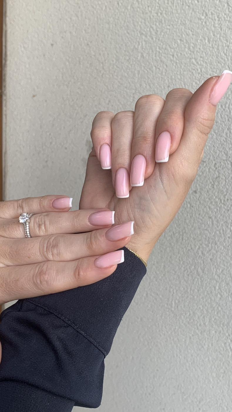 Różowe francuski manicure, photo - Manicurzysta Lena Sinkevich