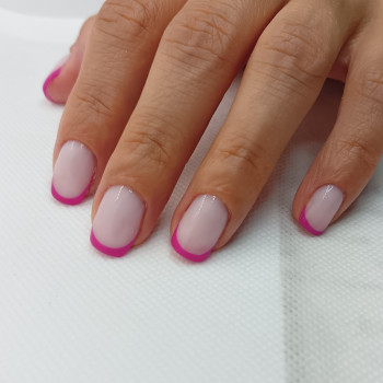 Manicure hybrydowy french
                    Maniküre Olena Mishuk Warsaw