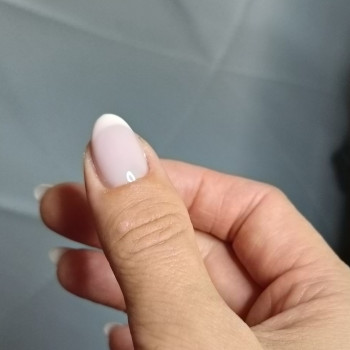 Manicure hybrydowy french
                    Maniküre Olena Mishuk Warsaw