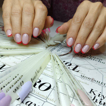 Manicure hybrydowy french
                    Maniküre Olena Mishuk Warsaw