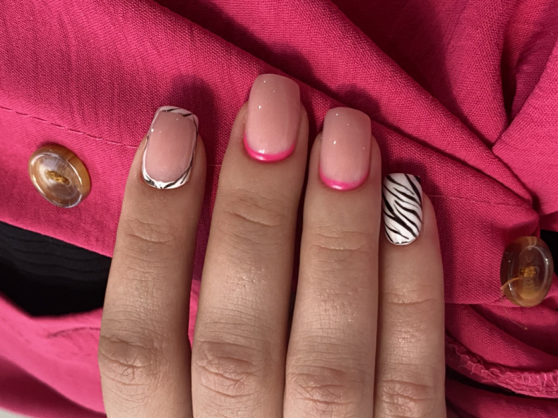 Zebra weiße Maniküre rosa, photo - Maniküre Barb Manicure