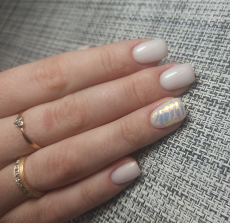 Weiße kurze milchige, photo - Maniküre Barb Manicure