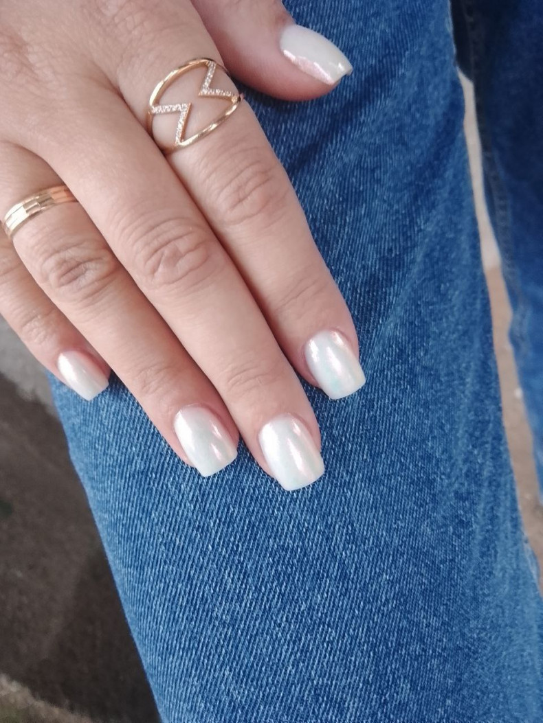 Weiße kurze dezente, photo - Maniküre Barb Manicure