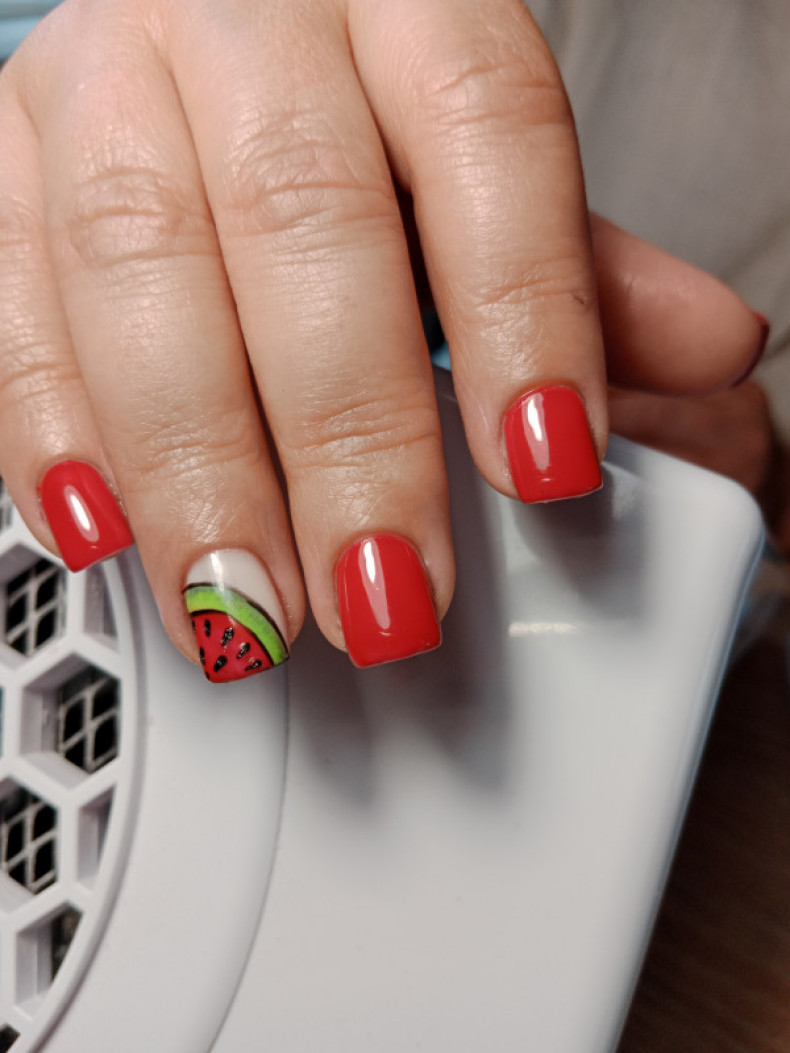 Watermelon red manicure for short nails, photo - Manicurist Barb Manicure