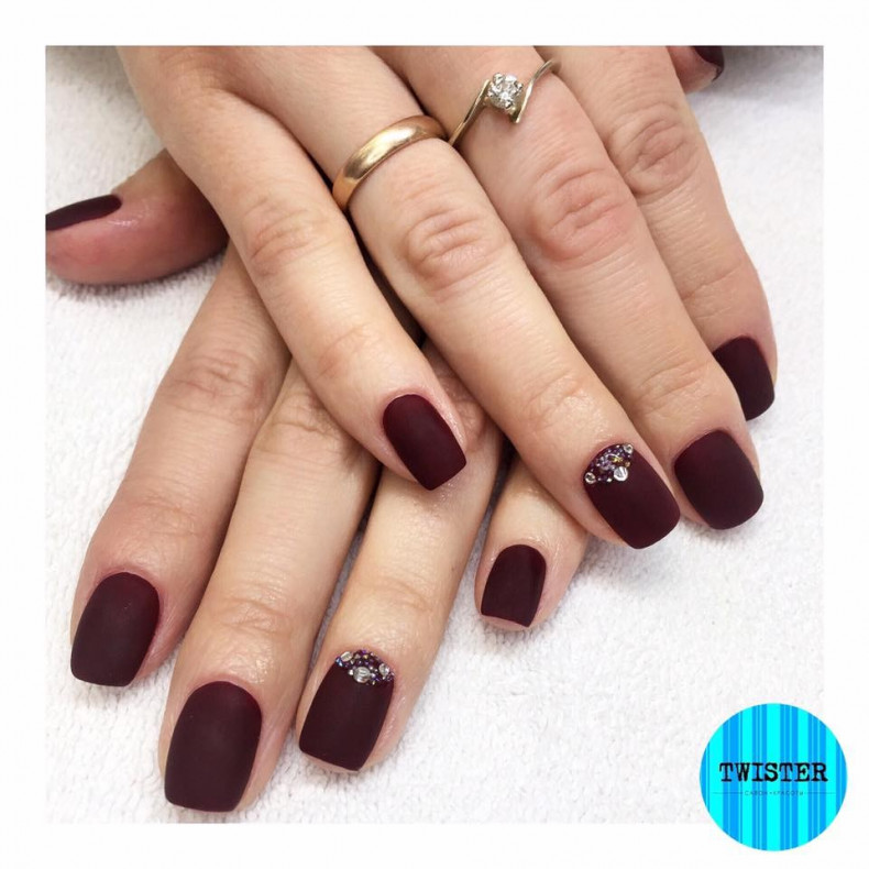 Short burgundy matte, photo - Manicurist Barb Manicure