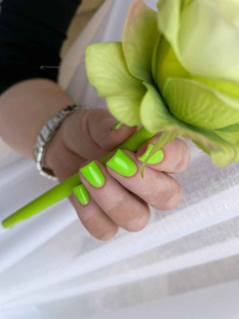  , photo - Manicurist Barb Manicure