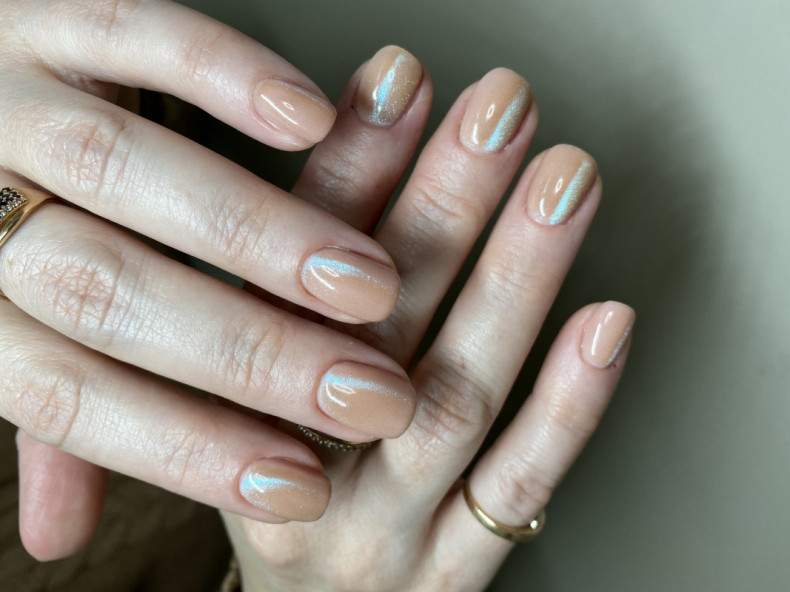 Kurze Beige Katzenauge, photo - Maniküre Barb Manicure
