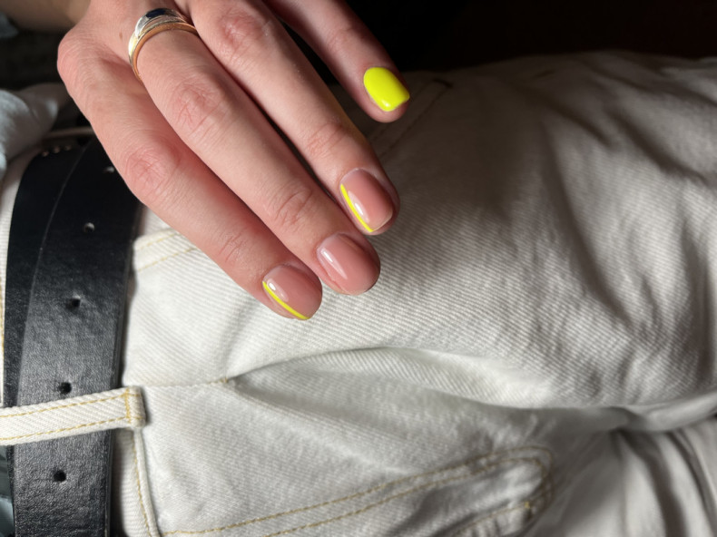  , photo - Manicurist Barb Manicure