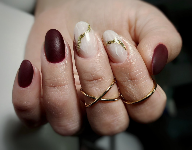 Short glitter burgundy, photo - Manicurist Barb Manicure