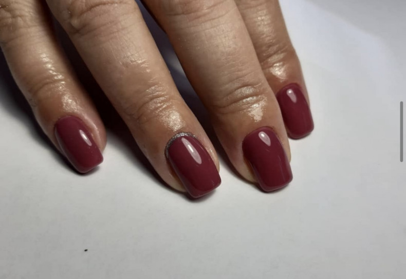 Fall glitter burgundy, photo - Manicurist Barb Manicure