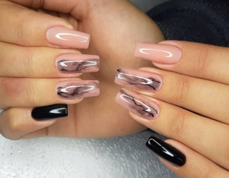  , photo - Manicurist Barb Manicure