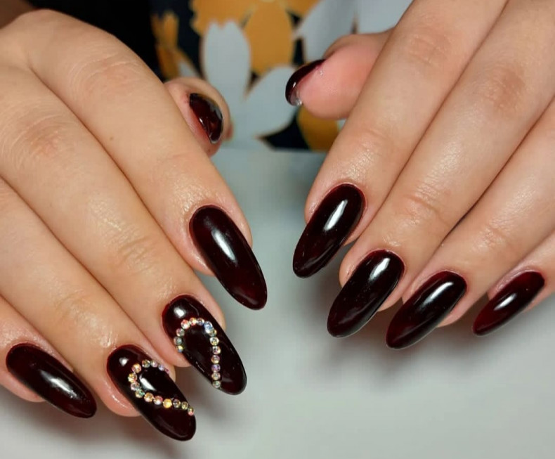 Fall burgundy rhinestone, photo - Manicurist Barb Manicure