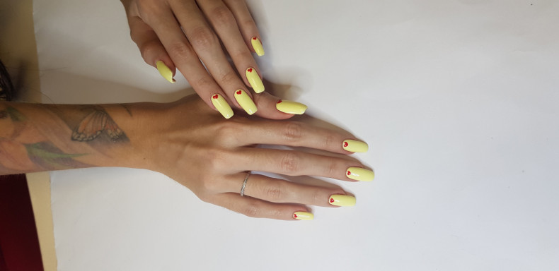  , photo - Manicurist Barb Manicure