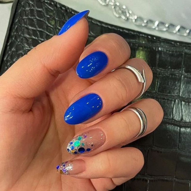 Коррекция нарощенных ногтей с однотонным покрытием гель-лако, photo - Manicurist Barb Manicure