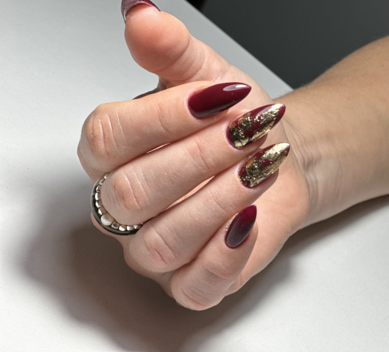 Christmas almond burgundy, photo - Manicurist Barb Manicure