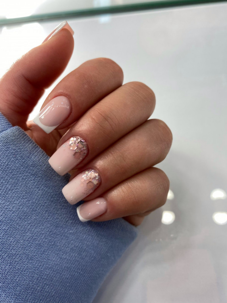Delikatne z brokatem różowe, photo - Manicurzysta Barb Manicure