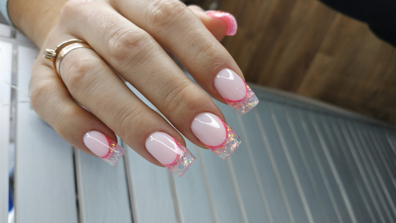 Выкладной френч + блёстки. Время работы 3-3,5 часа, 700 грн, photo - Manicurist Barb Manicure