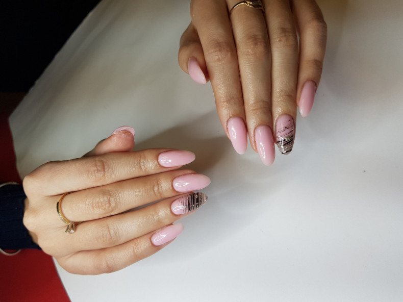  , photo - Manicurist Barb Manicure