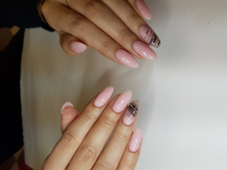  , photo - Manicurist Barb Manicure