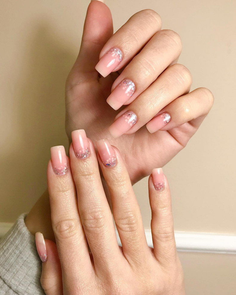  , photo - Manicurist Barb Manicure