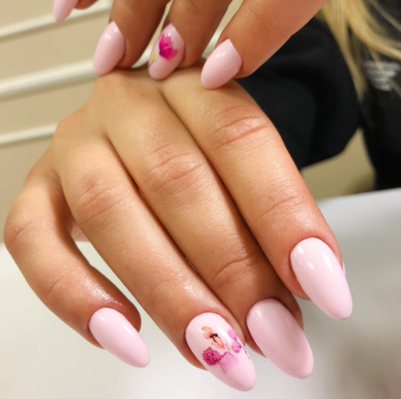  , photo - Manicurist Barb Manicure