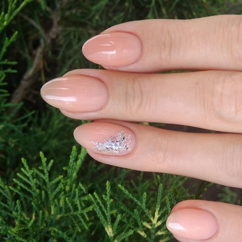 Коррекция нарощенных ногтей с однотонным покрытием гель-лако, photo - Manicurist Barb Manicure