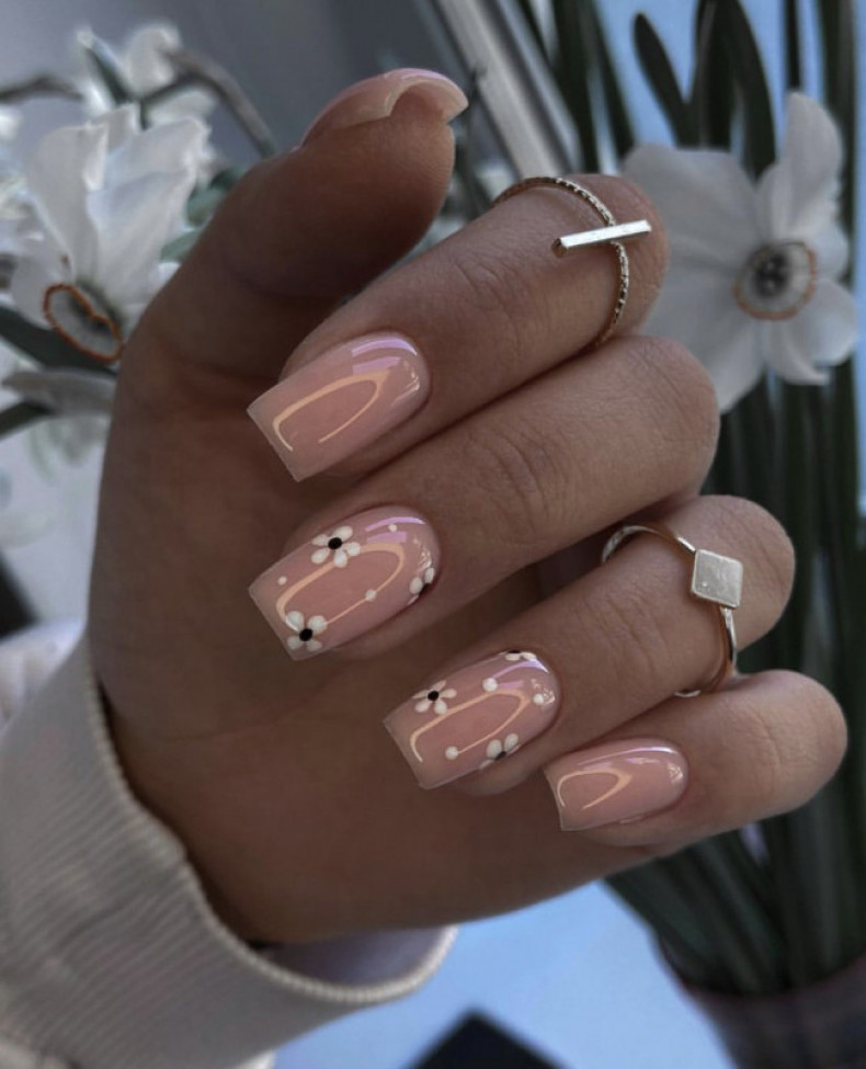 Nude beige flower, photo - Manicurist Barb Manicure