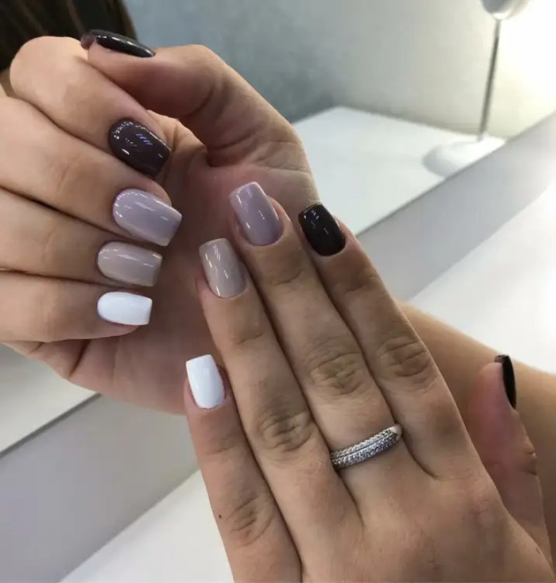 Комбінований манікюр в центрі Львова в салоні краси "Маска", photo - Manicurist Barb Manicure