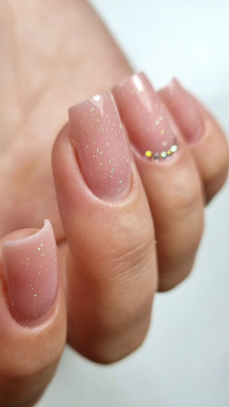 Корекція гелем з блискітками, додавання страз, photo - Manicurist Barb Manicure