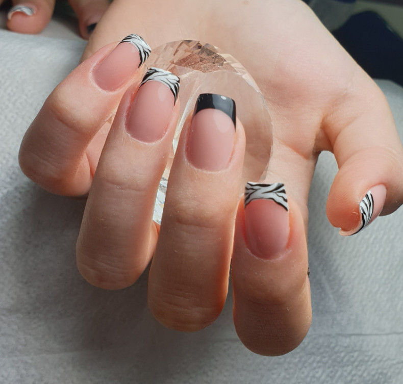 Zebra Französische Maniküre schwarze, photo - Maniküre Barb Manicure